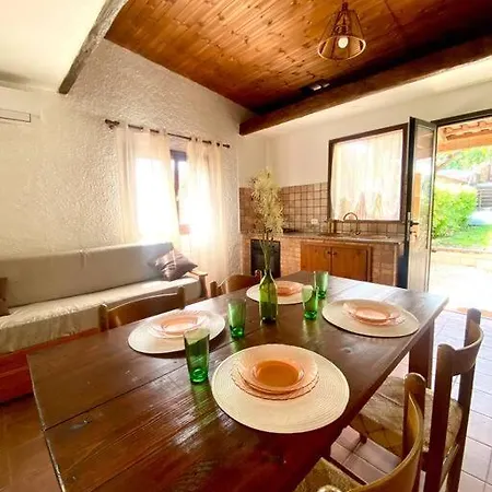 Casamoltocarina Garden Chalet *